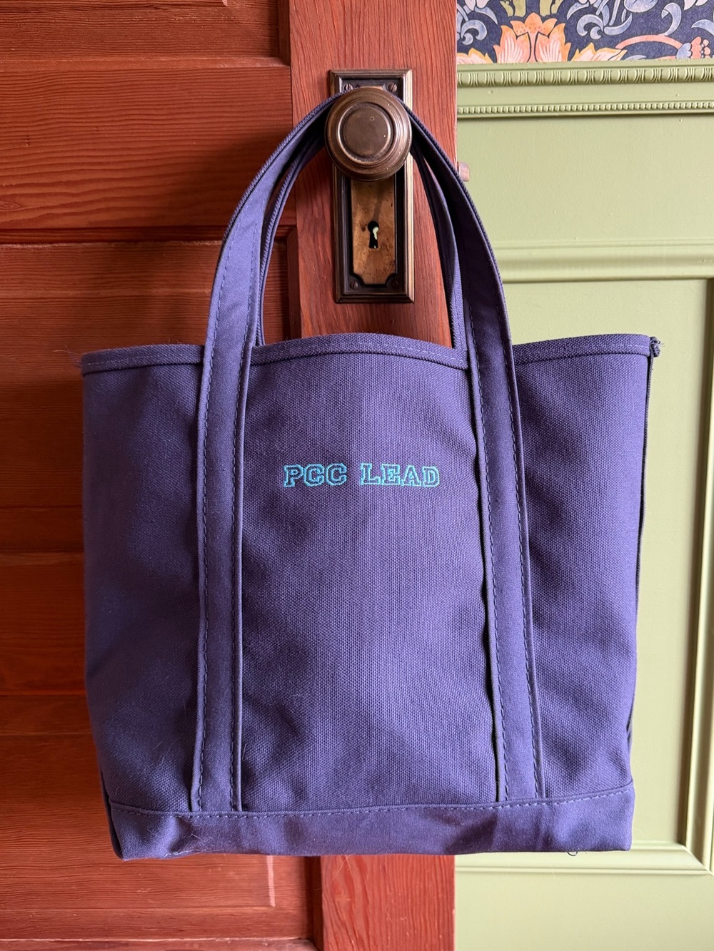 L.L. Bean Boat and Tote Canvas Tote in Navy Medium Size Regular Handles